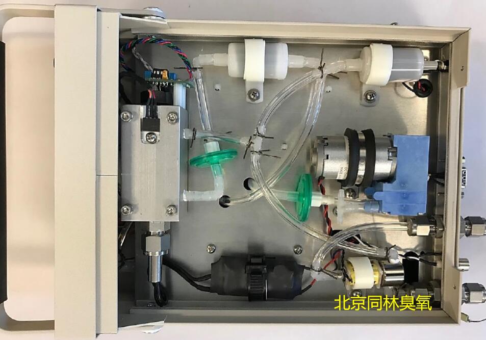 圖 2. 306 型的照片顯示了可以安裝針閥以增加出口流量或壓力的位置